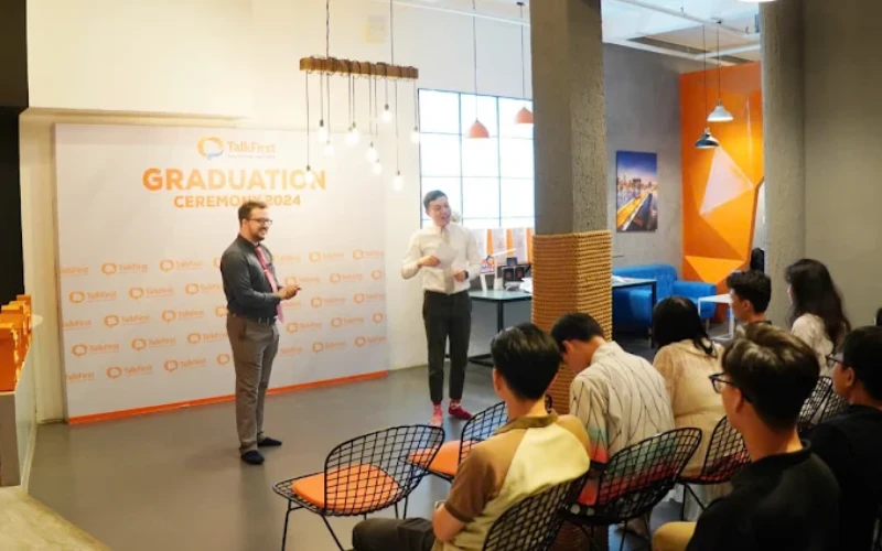 trung tâm tiếng Anh tphcm TalkFirst 2