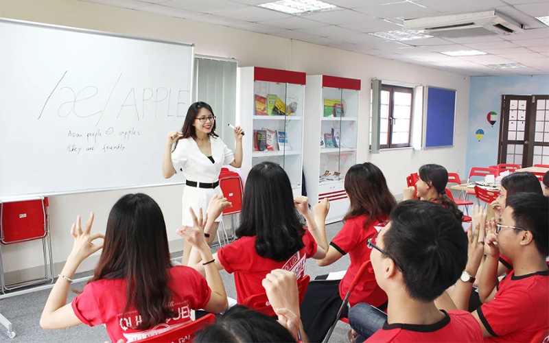 trung tâm tiếng Anh cho người đi làm Ms Hoa giao tiếp 3