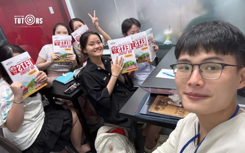hình lớp học IELTS The Tutors 16102501